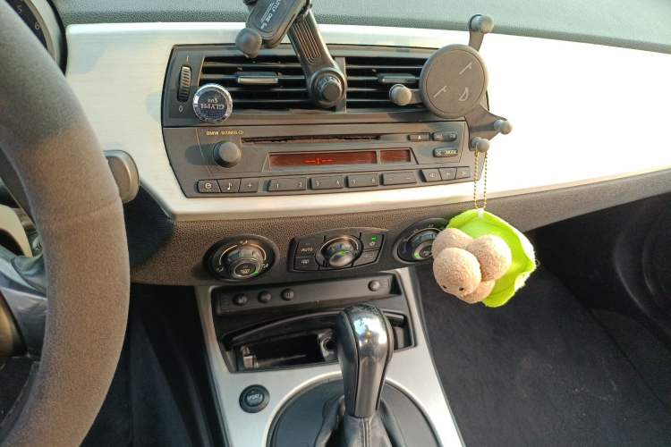 Used BMW Z4 2007 3.0si two-door sports car Audio And AC Panel