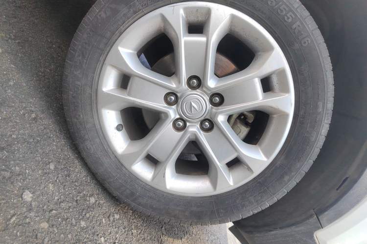 Used CHANGAN CS15 2016 1.5L Automatic Luxury Edition Right Front Wheel Hub