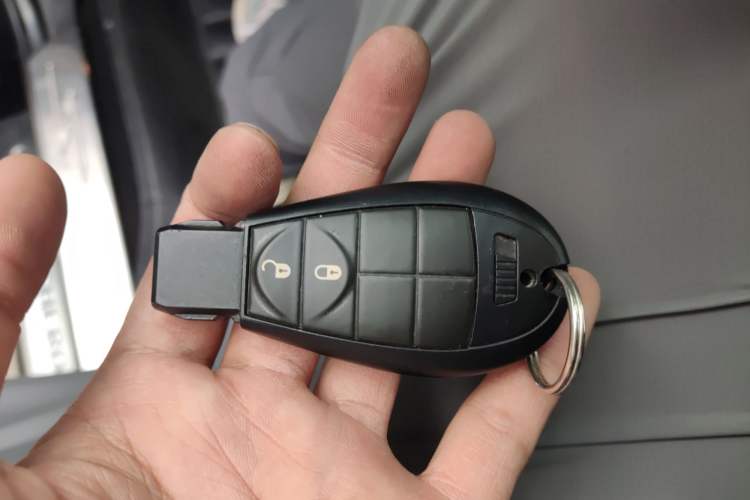 Used Jeep Grand Cherokee 2011 Revised Version 3.6L Comfort Edition
