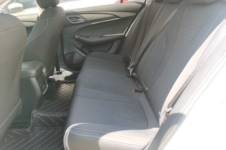 Used Roewe i5 2020 1.5L Manual 4G Connect Luxury Edition
