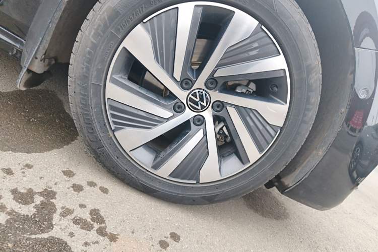 Used Volkswagen Passat New Energy 2022 430 PHEV Hybrid Luxury Edition Right Front Wheel Hub