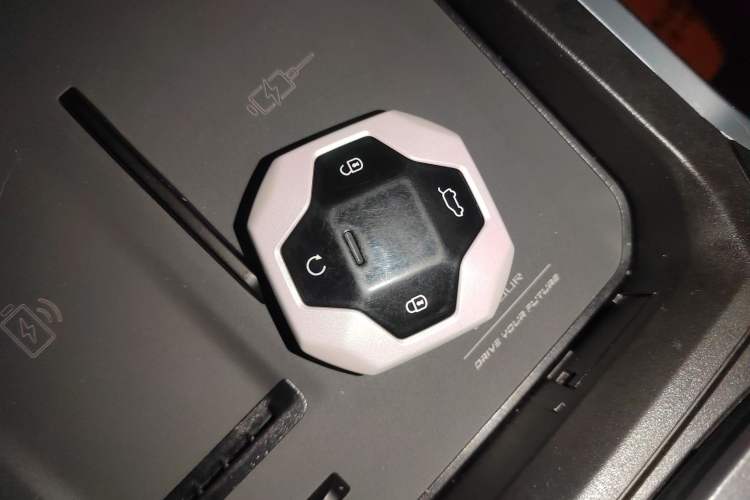 Used JETOUR Traveler 2024 2.0T All-Wheel-Drive CrossPRO+ Entertainment Edition