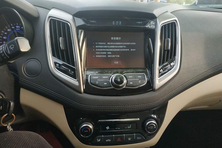 Used CHANGAN Eado 2016 1.6L Manual Fashion Edition Audio And AC Panel