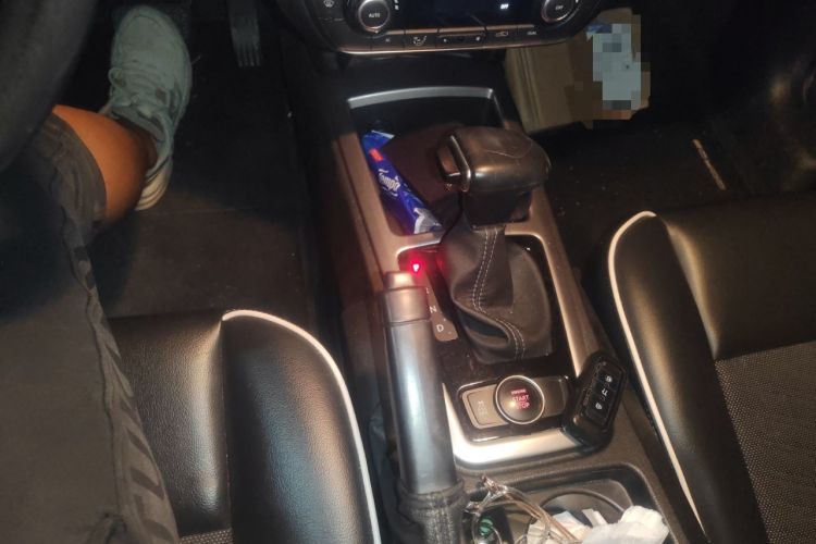 Used Qoros 3 2014 Hatchback 1.6L Automatic Zhiyue Model Gear Lever