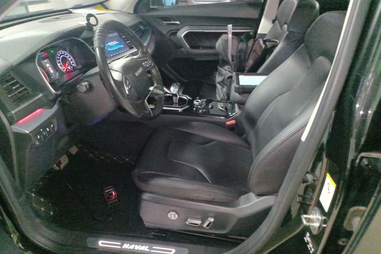 Used Haval H6 2017 Red Label 2.0T Automatic Two-Wheel Drive ZhiShang Model