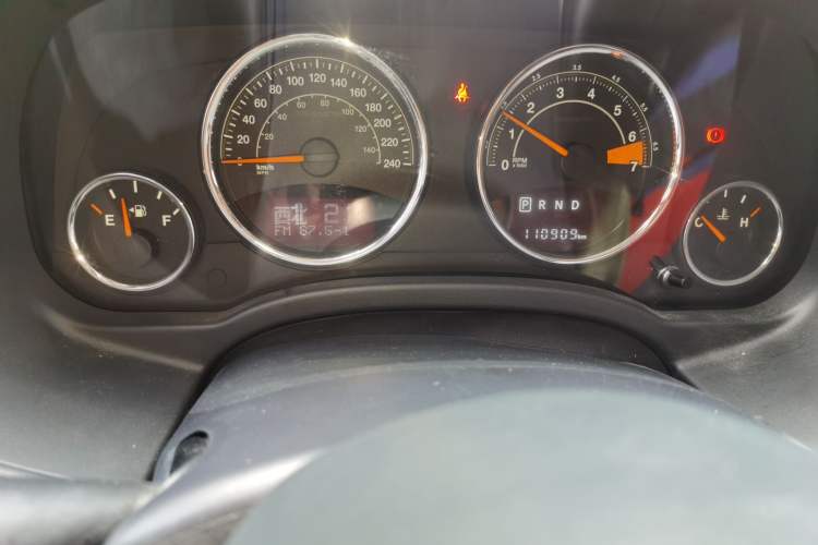 Used Jeep Compass 2014 2.4L four-wheel drive sport version Odometer Close Up