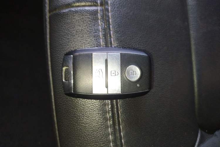 Used Kia Sportage R 2015 2.0L Automatic Two-Wheel Drive DLX Model
