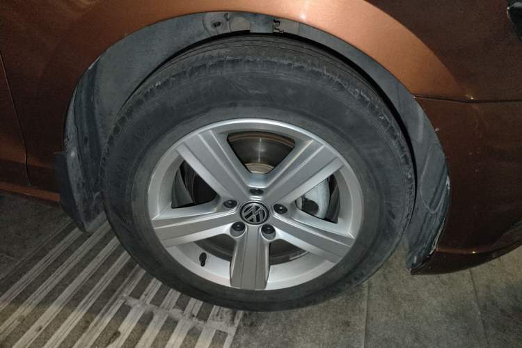 Used Volkswagen Lamando 2015 230TSI DSG Fashion Edition
