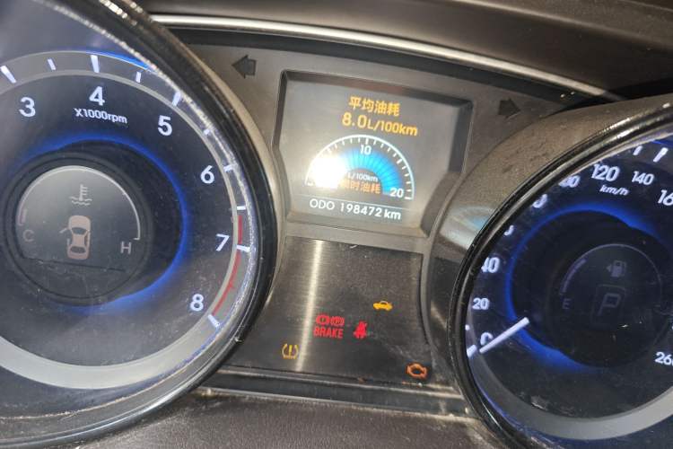 Used Hyundai Sonata 2011 2.0L Automatic Supreme Edition Odometer Close Up