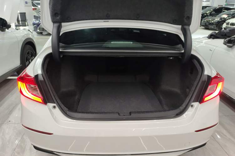 Used Honda Accord 2018 230TURBO Comfort Edition China VI Emission Standard Trunk
