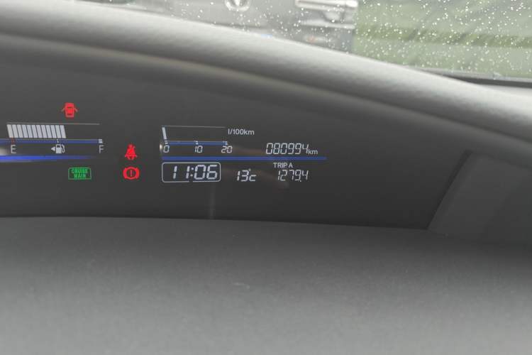 Used Honda Jade 2014 1.8L CVT Luxury Edition 5 seats Odometer Close Up