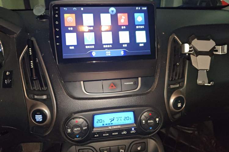 Used Hyundai ix35 2013 2.0L Automatic Two-Wheel Drive Leading GLX China IV Standard Audio And AC Panel