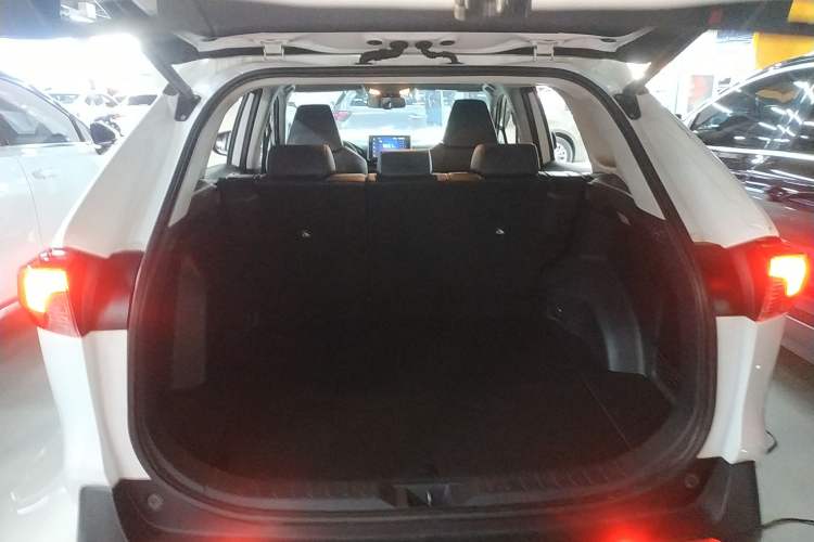 Used Toyota RAV4 2022 Dual-Engine 2.5L E-CVT Four-Wheel Drive Elite Plus Edition
