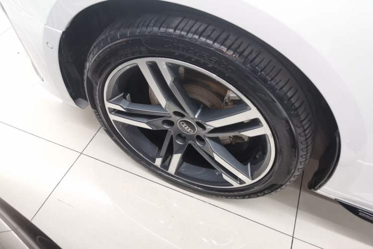 Used Audi A4L 2022 40 TFSI Luxury Dynamic Model Left Front Wheel Hub