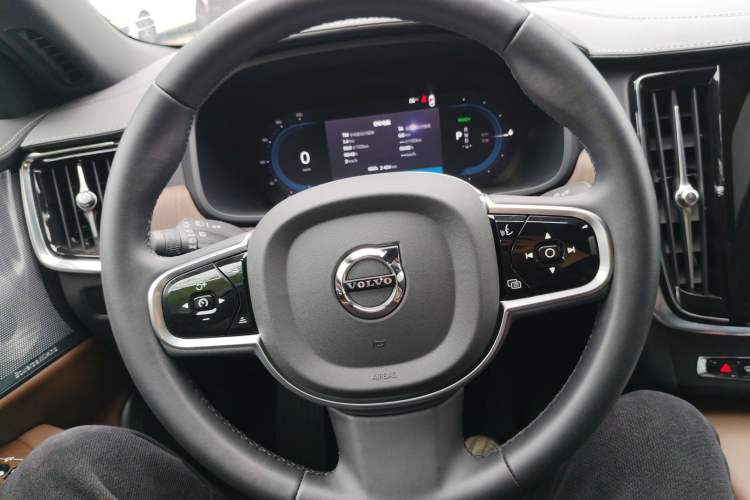 Used Volvo S90 New Energy 2025 Plug-in Hybrid Four-Wheel Drive Long-Range Luxury Smart Edition Steering Wheel