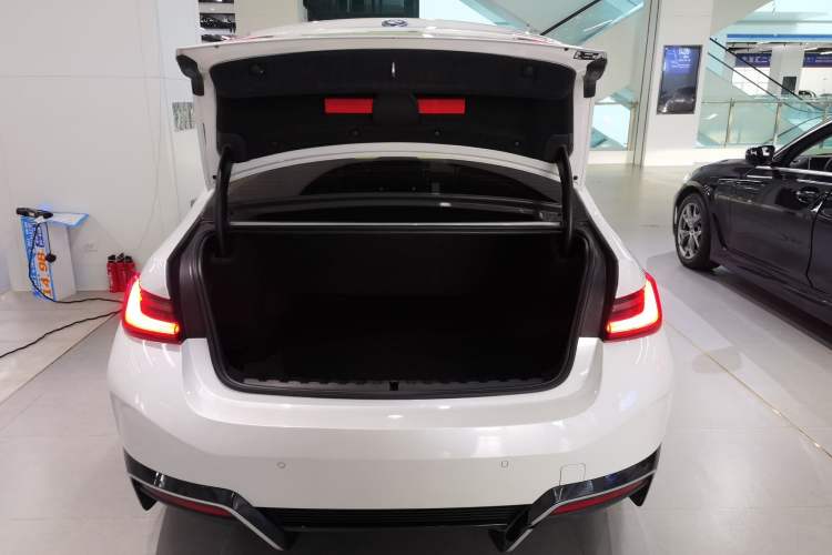 Used BMW i3 2024 eDrive 35 L
