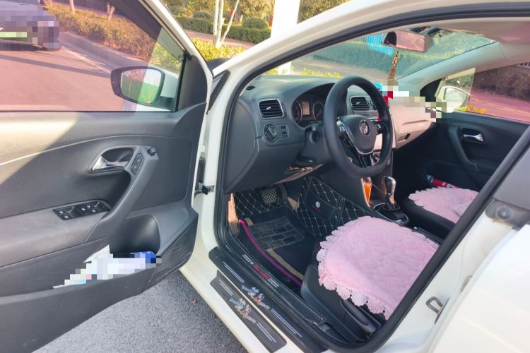 Used Volkswagen Polo 2016 1.6L Automatic Comfort Model
