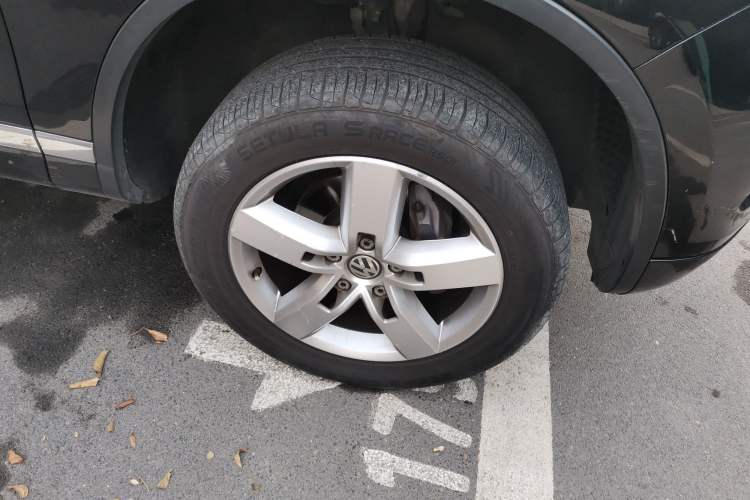 Used Volkswagen Touareg 2011 3.0 TSI Standard Version Right Front Wheel Hub