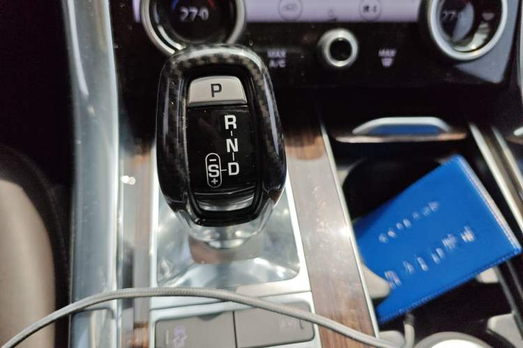 Used Land Rover Range SportNew Energy 2019 P400e HSE Gear Lever