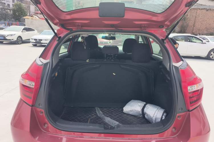 Used Toyota YARiS L Zhi Xuan 2016 Revised 1.5G CVT Xuan Dong Edition Trunk