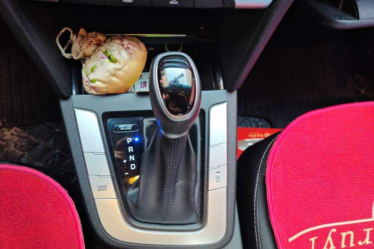 Used Hyundai Elantra (6th Generation / Lingdong) 2018 1.6L Automatic 15th Anniversary Special Edition Gear Lever