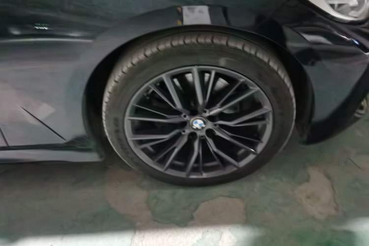 Used BMW 3 Series 2020 325i M Sport Night Edition package Right Front Wheel Hub