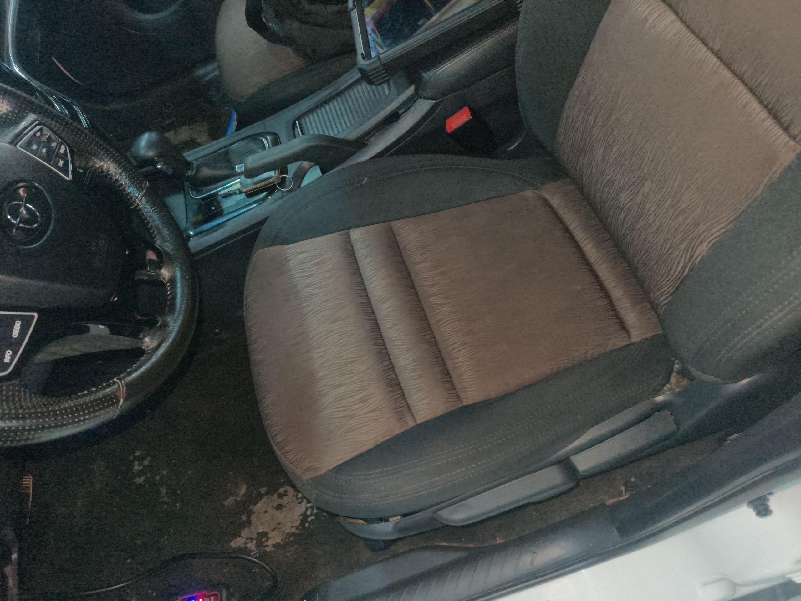 Переднее сиденье в автомобиле