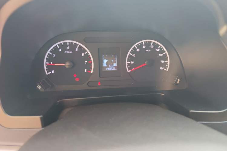 Used FORTHING Lingzhi 2023 M5 1.6L Practical Model 5 Seats