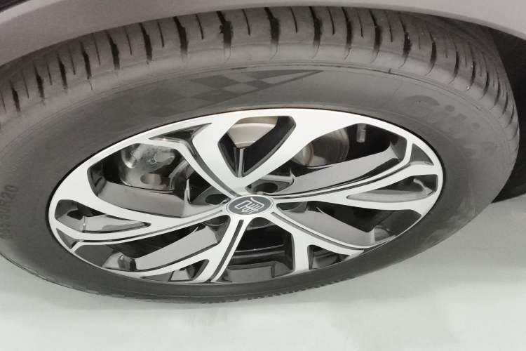 Used BYD Tang New Energy 2025 Intelligent Driving Version DM-i 115KM Flagship Edition Left Front Wheel Hub