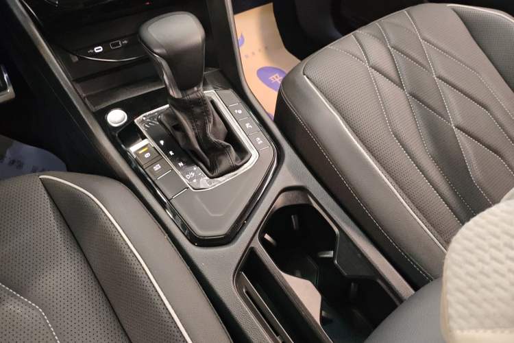 Used Volkswagen Tiguan L 2023 330TSI Automatic Two-Wheel Drive R-Line Enjoyment Edition Gear Lever