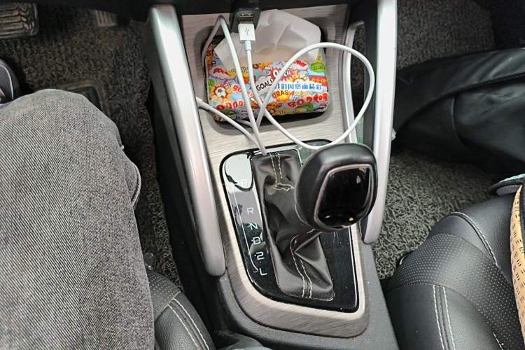 Used Geely Auto Vision X3 2017 1.5L Automatic Elite Model Gear Lever