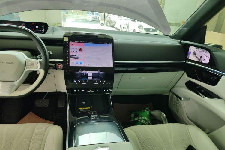 Used Honda P7 2025 Four-Wheel Drive Long-Range Max Audio And AC Panel