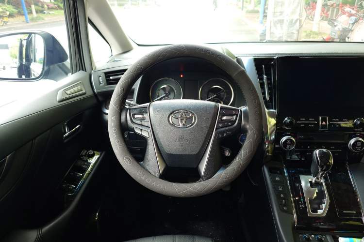 Used Toyota Vellfire 2020 Dual-Engine 2.5L HV Luxury Edition Steering Wheel