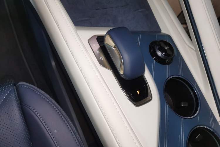 Used Zeekr 001 2025 YOU Edition 100 kWh All-Wheel Drive Gear Lever