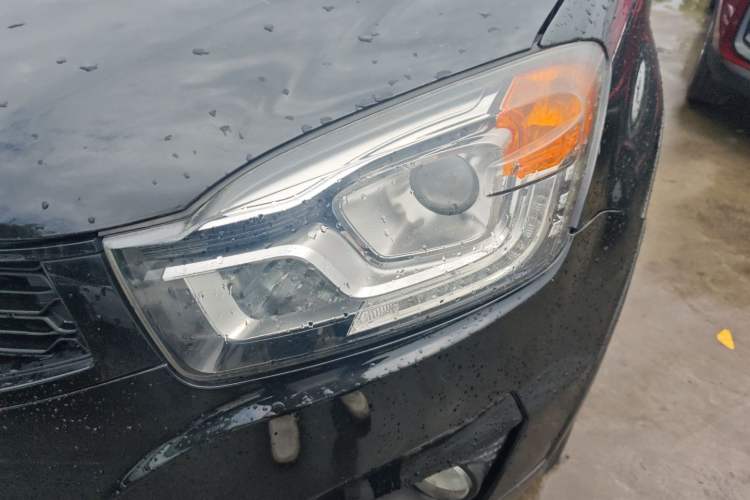 Used SsangYong Korando 2014 2.0L Gasoline Two-Wheel Drive Automatic Elite Navigation Edition Left Front Headlight