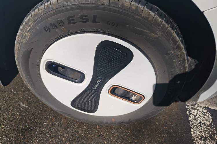 Used CHANGAN NEVO Lumin 2026 Model Treasure Edition 205km Beloved Beige Guoxuan Right Front Wheel Hub