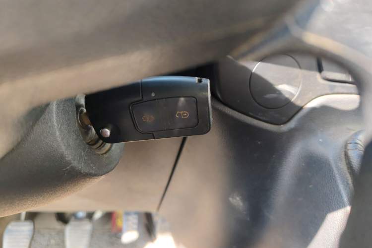 Used JMC Fushun 2022 2.0T Manual Multi-Function Passenger Vehicle Mid-Range High Roof 6-7 Seats
