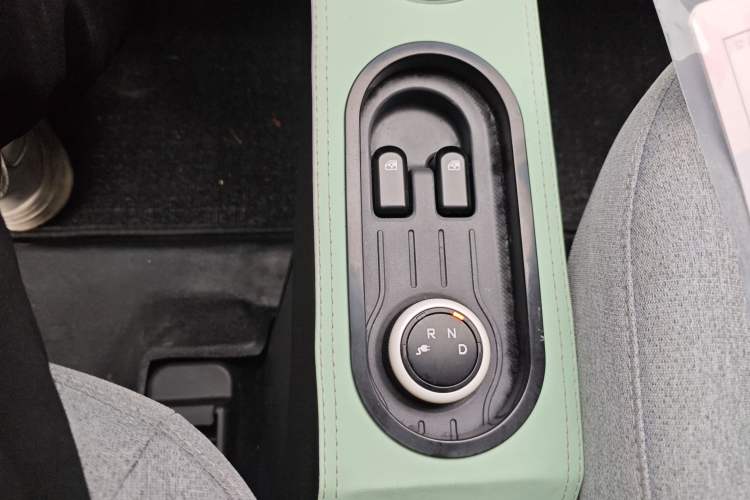 Used Wuling Hongguang MINIEV 2022 Macaron Fashion Model Lithium Iron Phosphate Gear Lever