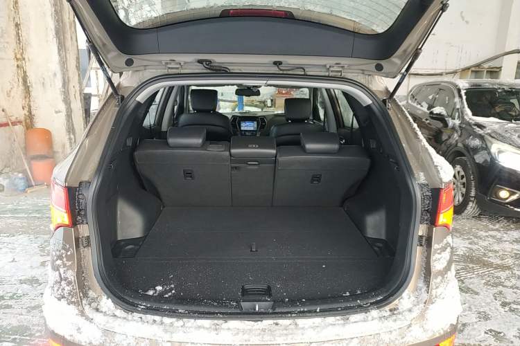 Used Hyundai Santa Fe 2015 2.4L Automatic All-Wheel Drive Smart Version 5 Seats