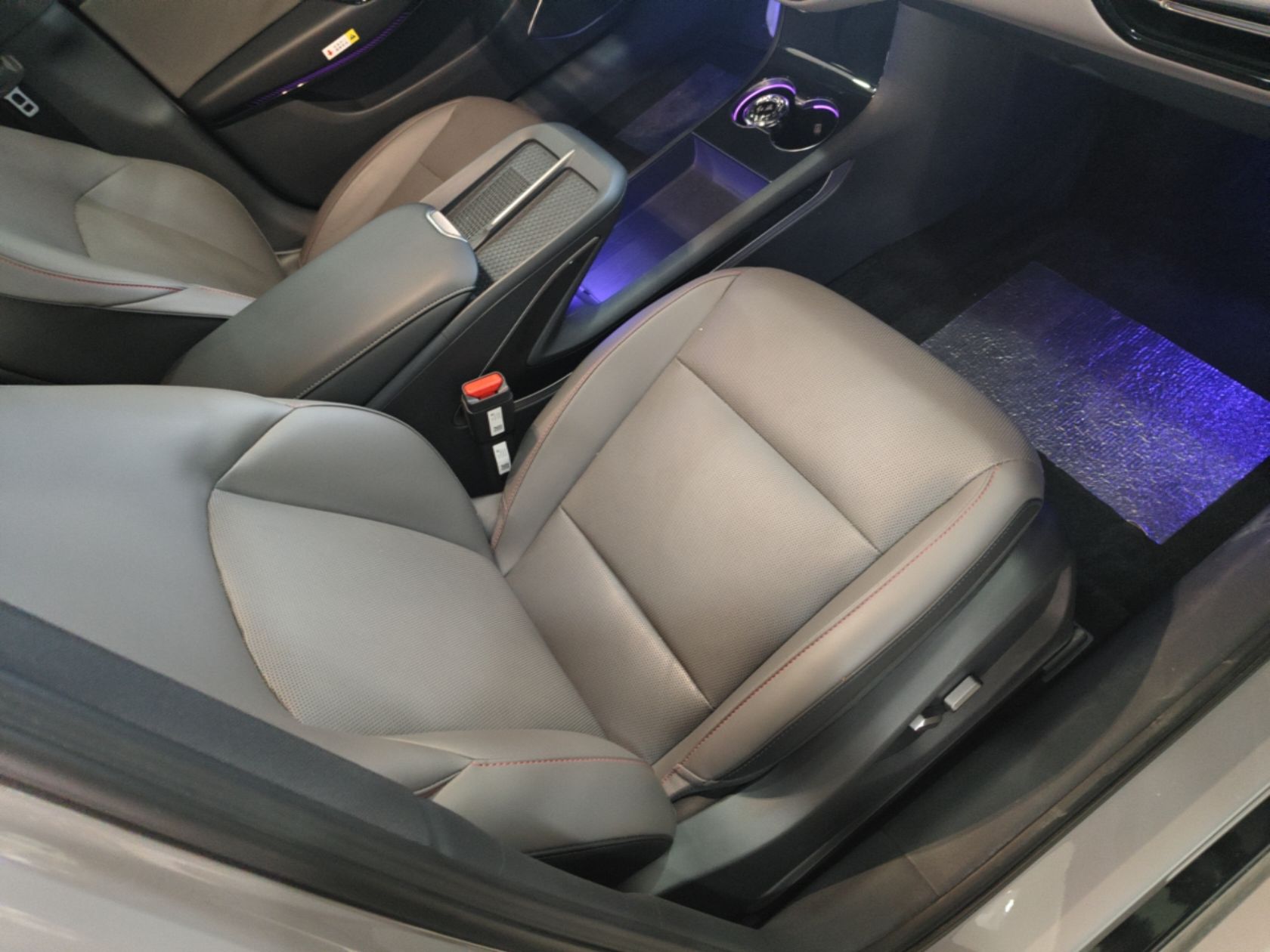 Hongqi EH7 2025 640 All-Wheel Drive Smart Selection Edition — снимка 19