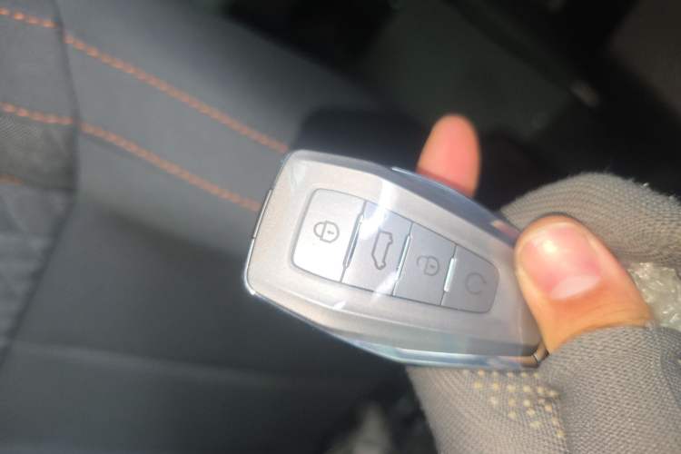 Used Farizon Super VAN 2025 Model, Zhifu Edition, Mid-axle Medium-roof, 83 kWh Vehicle Key