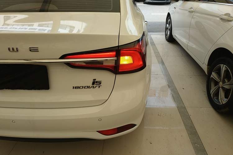 Used Roewe i5 2020 1.5L Automatic 4G Connect Luxury Flagship Edition
