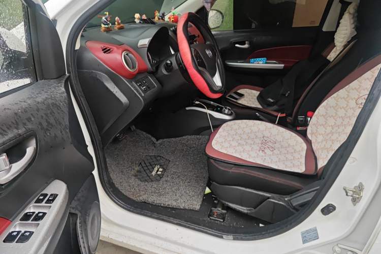 Used CHANGAN Benni 2015 1.4L IMT Luxury Version China IV Standard
