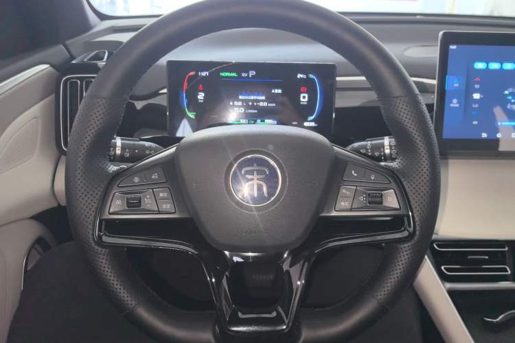 Used BYD Song Pro New Energy 2023 Champion Edition DM-i 71KM Navigation Model Steering Wheel