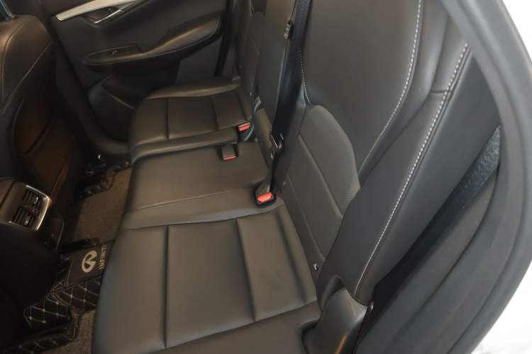 Used Infiniti QX50 2020 2.0T All-Wheel-Drive Elite Version Left Rear Seat