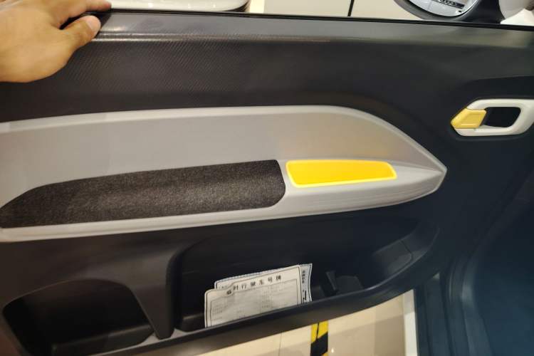 Used Chery New Energy QQ Ice Cream 2022 170km Sundae Phosphate Lithium-Ion