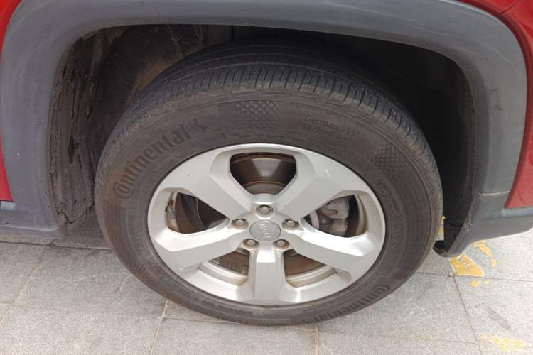 Used Jeep Compass 2017 200T Automatic Family Edition Right Front Wheel Hub