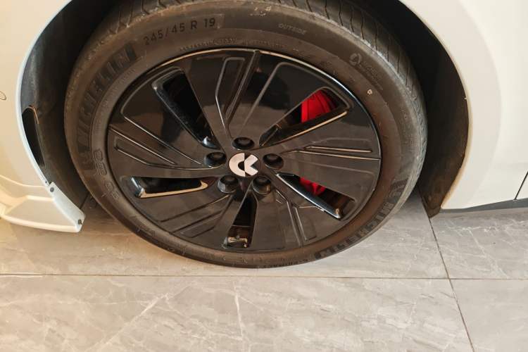 Used Nio ET5 2024 75 kWh Left Front Wheel Hub