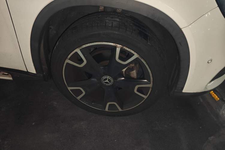 Used Mercedes-Benz GLA 2018 GLA 220 4MATIC Sport Edition Right Front Wheel Hub