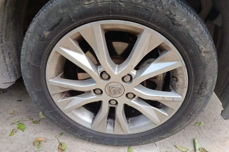 Used Baojun 730 2014 1.5L manual standard trim 7 seats